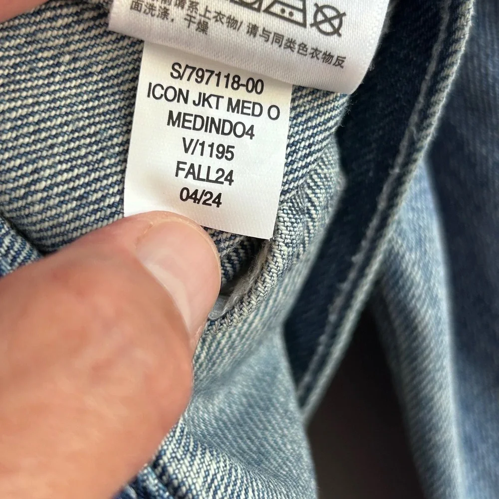 GAP Icon Denim Jacket Medium Wash Blue Cotton Trucker S/797118-00 Mens M